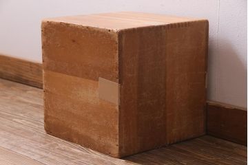 レトロ雑貨　昭和レトロ　キューブ型の大きな積み木【立方体・大】(飾り台、ディスプレイ雑貨)(R-038069)