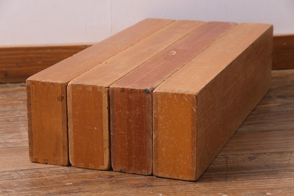 レトロ雑貨　昭和レトロ　大きな積み木セット【うすい長方形・大/4ヶ組】(飾り台、ディスプレイ雑貨)(R-038072)