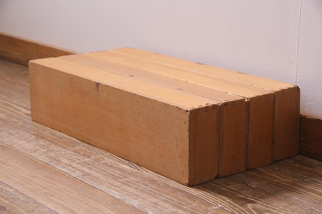 レトロ雑貨　昭和レトロ　大きな積み木セット【うすい長方形・大/4ヶ組】(飾り台、ディスプレイ雑貨)(R-038073)