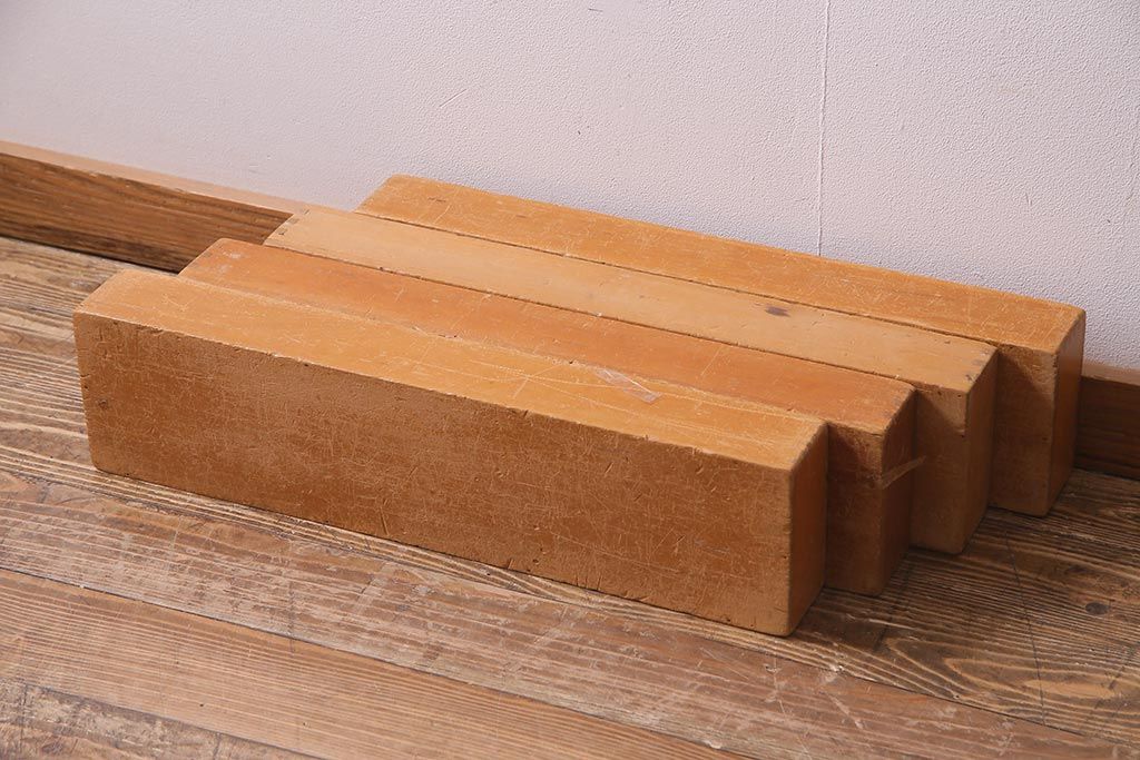 レトロ雑貨　昭和レトロ　大きな積み木セット【うすい長方形・大/4ヶ組】(飾り台、ディスプレイ雑貨)(R-038074)