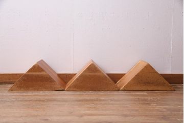 レトロ雑貨　昭和レトロ　大きな積み木セット【三角形・大/3ヶ組】(飾り台、ディスプレイ雑貨)(R-038076)