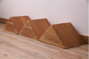 レトロ雑貨　昭和レトロ　大きな積み木セット【三角形・大/3ヶ組】(飾り台、ディスプレイ雑貨)(R-038076)