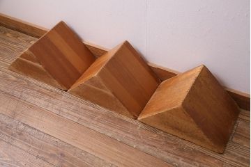 レトロ雑貨　昭和レトロ　大きな積み木セット【三角形・大/3ヶ組】(飾り台、ディスプレイ雑貨)(R-038076)