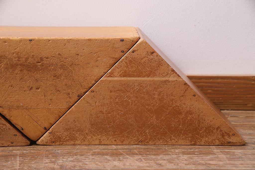 レトロ雑貨　昭和レトロ　大きな積み木セット【三角形・大/3ヶ組】(飾り台、ディスプレイ雑貨)(R-038076)