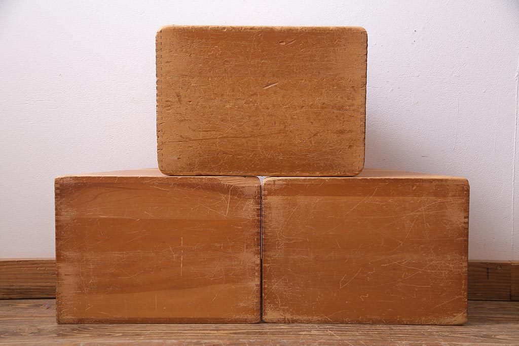 レトロ雑貨　昭和レトロ　大きな積み木セット【三角形・大/3ヶ組】(飾り台、ディスプレイ雑貨)(R-038076)