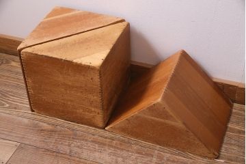 レトロ雑貨　昭和レトロ　大きな積み木セット【三角形・大/3ヶ組】(飾り台、ディスプレイ雑貨)(R-038076)