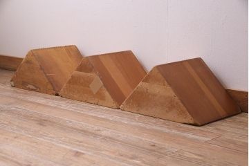 レトロ雑貨　昭和レトロ　大きな積み木セット【三角形・大/3ヶ組】(飾り台、ディスプレイ雑貨)(R-038077)