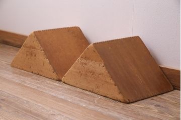 レトロ雑貨　昭和レトロ　大きな積み木セット【三角形・大/2ヶ組】(飾り台、ディスプレイ雑貨)(R-038078)