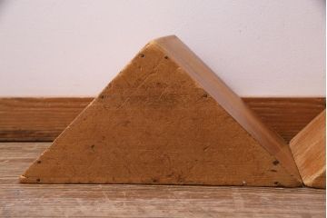 レトロ雑貨　昭和レトロ　大きな積み木セット【三角形・大/2ヶ組】(飾り台、ディスプレイ雑貨)(R-038078)