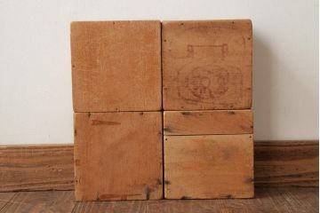 アンティーク雑貨　昭和レトロ　懐かしさ溢れる積み木セット【マルチ/7ヶ組】(飾り台、花台、ディスプ
レイ雑貨)(R-038091)