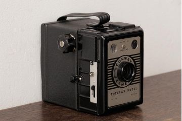 ヴィンテージ雑貨　イギリスビンテージ　CONWAY(コンウェイ)　ボックスカメラ　ポピュラーモデル　ヴィンテージカメラ(R-038097)