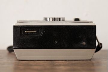 アンティーク雑貨　イギリスヴィンテージ　Kodak(コダック)　INSTAMATIC(インスタマチック)104　ケース付き　レトロで格好いいビンテージカメラ(R-038098)