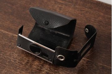 アンティーク雑貨　イギリスヴィンテージ　Kodak(コダック)　INSTAMATIC(インスタマチック)104　ケース付き　レトロで格好いいビンテージカメラ(R-038098)