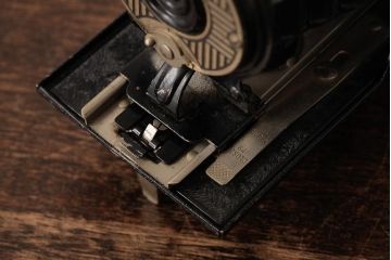 アンティーク雑貨　クラシックカメラ　イギリスアンティーク　ENSIGN(エンサイン)　POCKET TWENTY　ポケット20(蛇腹カメラ)(R-038099)