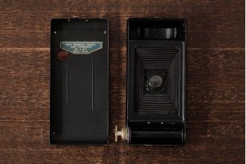 アンティーク雑貨　クラシックカメラ　イギリスアンティーク　ENSIGN(エンサイン)　POCKET TWENTY　ポケット20(蛇腹カメラ)(R-038099)