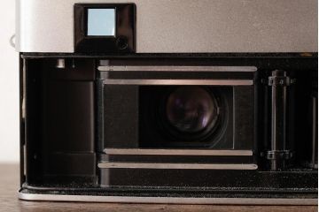 ビンテージ雑貨　KONICA(コニカ)　Auto S　ヴィンテージカメラ　ケース付き(R-038106)