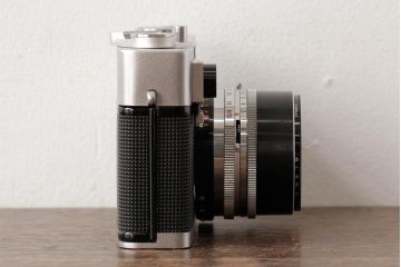 ビンテージ雑貨　KONICA(コニカ)　Auto S　ヴィンテージカメラ　ケース付き(R-038106)