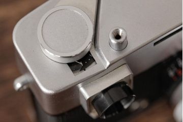ビンテージ雑貨　KONICA(コニカ)　Auto S　ヴィンテージカメラ　ケース付き(R-038106)