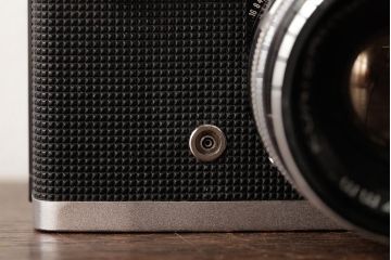 ビンテージ雑貨　KONICA(コニカ)　Auto S　ヴィンテージカメラ　ケース付き(R-038106)