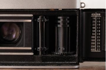 ビンテージ雑貨　KONICA(コニカ)　Auto S　ヴィンテージカメラ　ケース付き(R-038106)