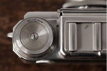 ジャンク品　アンティーク雑貨　希少品　CONTAX(コンタックス)　ZEISS IKON(ツァイスイコン) 　カメラ　ケース付き(R-038107)