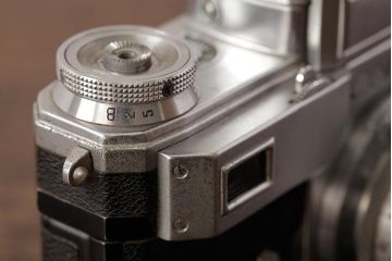 ジャンク品　アンティーク雑貨　希少品　CONTAX(コンタックス)　ZEISS IKON(ツァイスイコン) 　カメラ　ケース付き(R-038107)