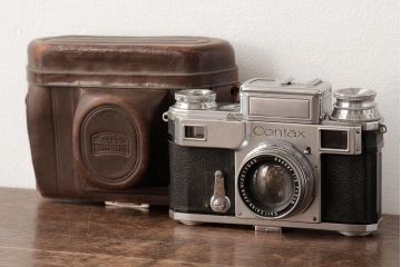 ジャンク品　アンティーク雑貨　希少品　CONTAX(コンタックス)　ZEISS IKON(ツァイスイコン) 　カメラ　ケース付き(R-038107)