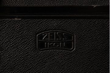 ジャンク品　アンティーク雑貨　希少品　CONTAX(コンタックス)　ZEISS IKON(ツァイスイコン) 　カメラ　ケース付き(R-038107)