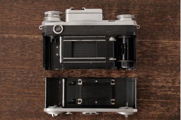 ジャンク品　アンティーク雑貨　希少品　CONTAX(コンタックス)　ZEISS IKON(ツァイスイコン) 　カメラ　ケース付き(R-038107)