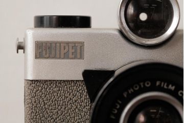 ビンテージ雑貨　FUJI　FUJIPET(フジペット)　革ケース付き　ヴィンテージカメラ　グレー(R-038109)