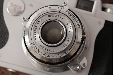 ビンテージ雑貨　KONICA(コニカ)2　B　ビンテージカメラ　ケース付き(クラシックカメラ)(R-038110)