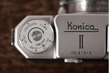 ビンテージ雑貨　KONICA(コニカ)2　B　ビンテージカメラ　ケース付き(クラシックカメラ)(R-038110)