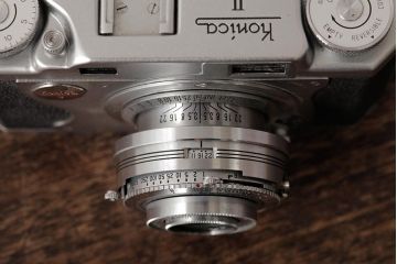 ビンテージ雑貨　KONICA(コニカ)2　B　ビンテージカメラ　ケース付き(クラシックカメラ)(R-038110)