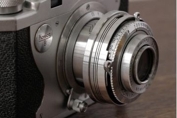 ビンテージ雑貨　KONICA(コニカ)2　B　ビンテージカメラ　ケース付き(クラシックカメラ)(R-038110)