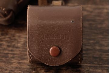 ビンテージ雑貨　KONICA(コニカ)2　B　ビンテージカメラ　ケース付き(クラシックカメラ)(R-038110)