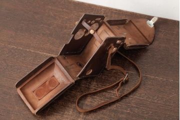 アンティーク雑貨　minolta flex(ミノルタ　フレックス)　二眼カメラ　ケース付き　独特の縦長フォルムがおしゃれなクラシックカメラ(R-038115)