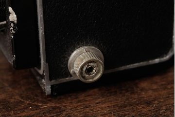 アンティーク雑貨　minolta flex(ミノルタ　フレックス)　二眼カメラ　ケース付き　独特の縦長フォルムがおしゃれなクラシックカメラ(R-038115)