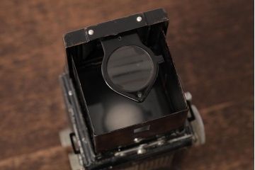 アンティーク雑貨　minolta flex(ミノルタ　フレックス)　二眼カメラ　ケース付き　独特の縦長フォルムがおしゃれなクラシックカメラ(R-038115)
