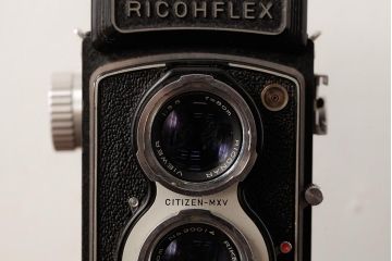 アンティーク雑貨　RICOHFLEX　DIA(リコーフレックス　ダイヤ)　箱付き　レトロな外観がおしゃれな二眼レフカメラ(R-038116)