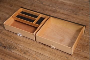 ヴィンテージ家具　イギリスビンテージ　ERCOL(アーコール)　Old Colonial(オールドコロニアル)　気品漂うカップボード(食器棚、本棚、飾り棚)(R-038122)