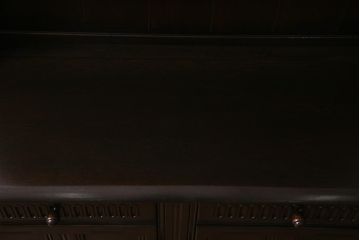 ヴィンテージ家具　イギリスビンテージ　ERCOL(アーコール)　Old Colonial(オールドコロニアル)　気品漂うカップボード(食器棚、本棚、飾り棚)(R-038122)