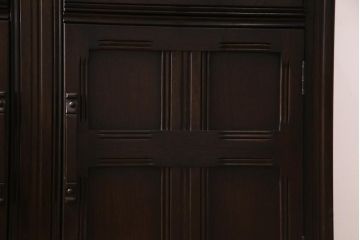ヴィンテージ家具　イギリスビンテージ　ERCOL(アーコール)　Old Colonial(オールドコロニアル)　気品漂うカップボード(食器棚、本棚、飾り棚)(R-038122)