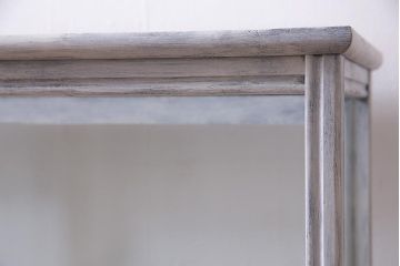 アンティーク家具　和製アンティーク　シャビーな風合いのペイントがおしゃれなガラスケース(ショーケース、陳列棚、飾り棚)(R-038123)