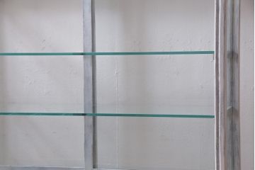 アンティーク家具　和製アンティーク　シャビーな風合いのペイントがおしゃれなガラスケース(ショーケース、陳列棚、飾り棚)(R-038123)