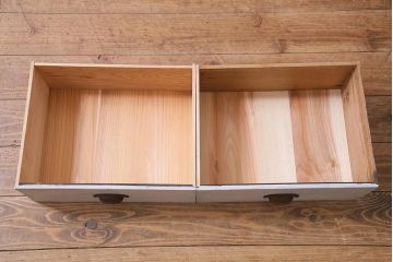 アンティーク家具　和製アンティーク　シャビーな風合いのペイントがおしゃれなガラスケース(ショーケース、陳列棚、飾り棚)(R-038123)