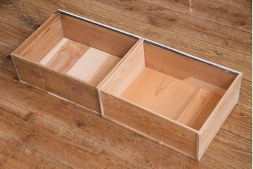 アンティーク家具　和製アンティーク　シャビーな風合いのペイントがおしゃれなガラスケース(ショーケース、陳列棚、飾り棚)(R-038123)