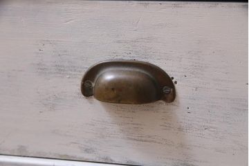 アンティーク家具　和製アンティーク　シャビーな風合いのペイントがおしゃれなガラスケース(ショーケース、陳列棚、飾り棚)(R-038123)