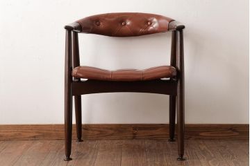 ビンテージ家具　和製　ボタン付きのレザーが格好いいアームチェア(チェア、椅子)(R-038125)