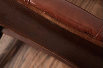 ビンテージ家具　和製　ボタン付きのレザーが格好いいアームチェア(チェア、椅子)(R-038125)