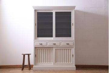 リメイク家具　中古　九州民芸家具　白と深緑のバイカラーがお洒落なペイントキャビネット(食器棚、収納棚)(R-038129)